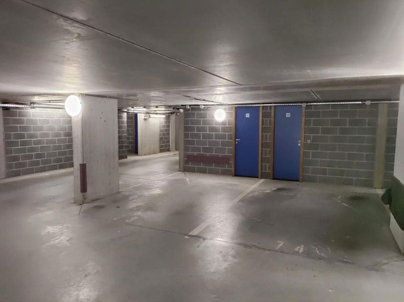 Garage te huur in ,
                    7500 Tournai