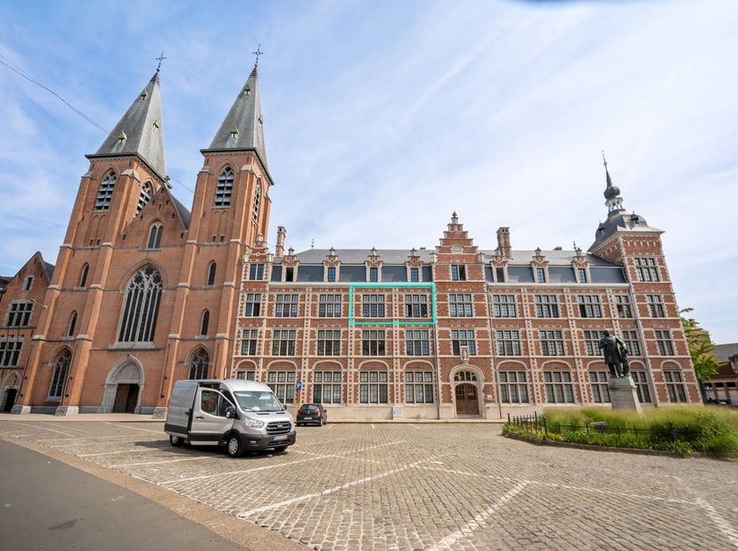Deze assistentiewoning is gelegen in het hart van Dendermonde, op wandelafstand van de Grote Markt, horecazaken, winkels en openbaar vervoer.<br />
De