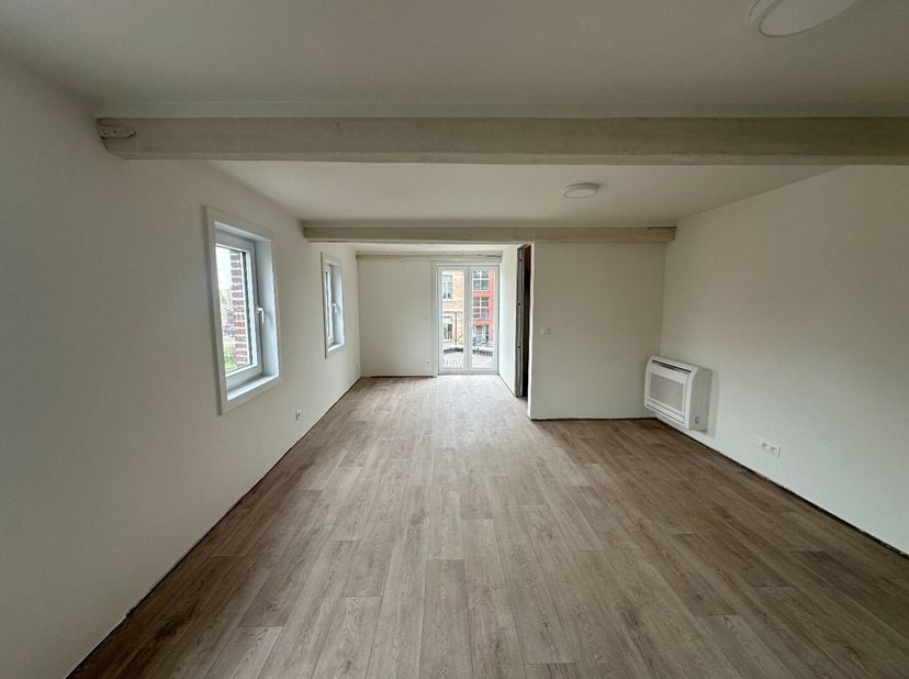 In het bruisende centrum van Sleidinge, op wandelafstand van winkels, faciliteiten en openbaar vervoer, bevindt zich deze kleinschalige residentie op