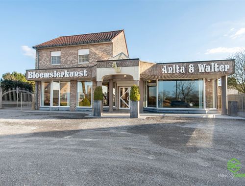                                         Bâtiment commercial à louer à Sint-Truiden, € 1.800
