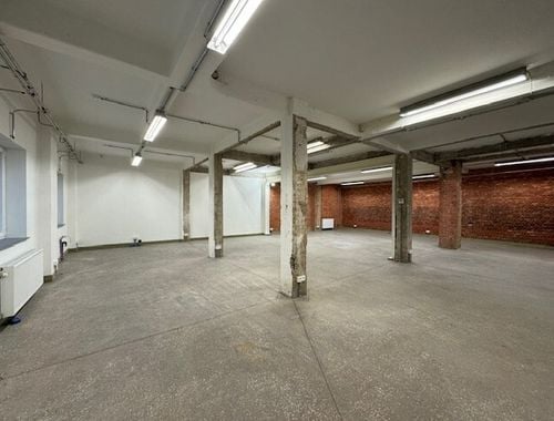                                         Bedrijfsgebouw te huur in Antwerpen, € 2.100
