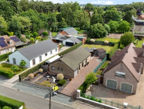                                         Bungalow te koop in Berlare, € 428.000
