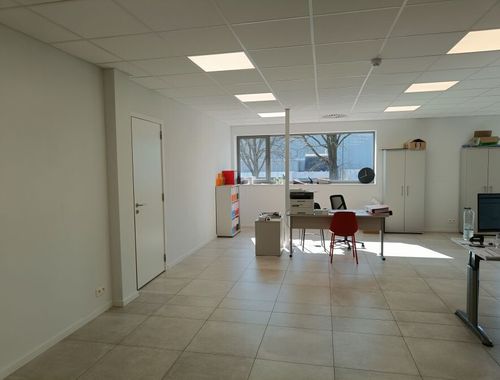                                         Bâtiment d’entreprise à louer à Londerzeel, € 1.800
