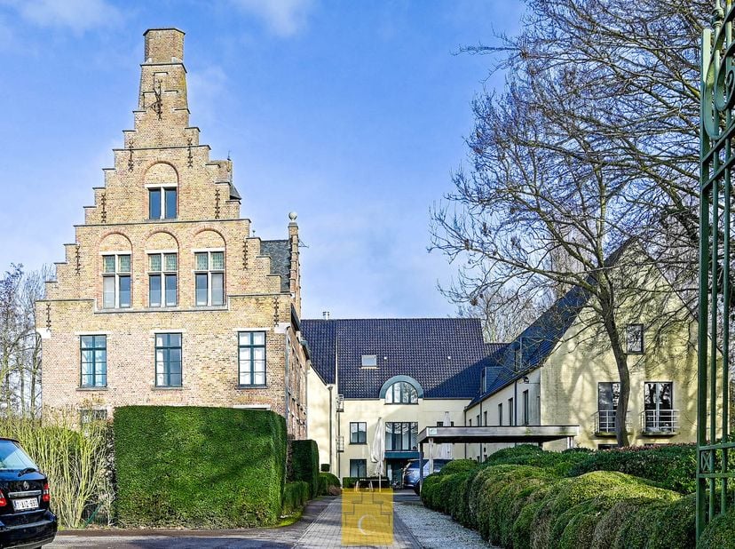 Appartement à vendre
                    à 8000 Sint-Pieters