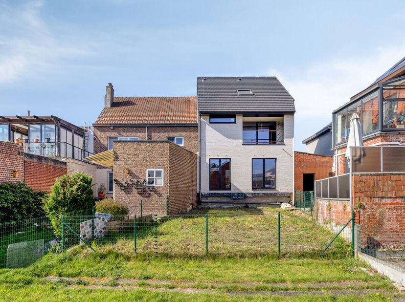 Vous recherchez une maison moderne que vous pourrez aménager entièrement selon vos goûts? Alors cette maison de construction neuve à Casco est exactem