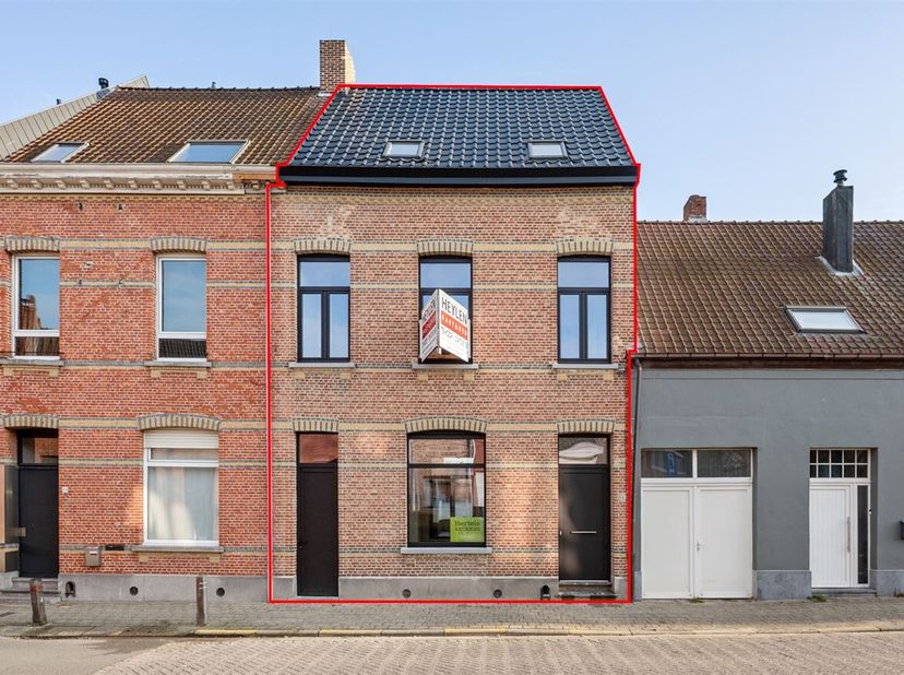 Prachtig, instapklaar herenhuis (5slpk) in Hartje Herentals. <br />
Deze instapklare woning verenigt modern comfort met charmante accenten. Vanaf 2024