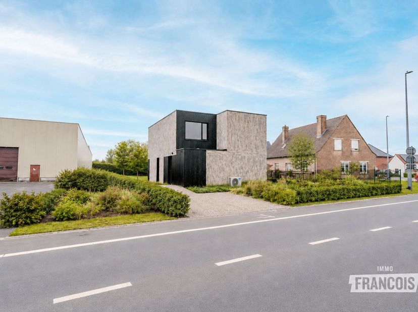 Huis te koop in Steenovenstraat 81,
                    8760 Meulebeke