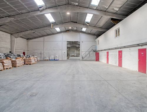                                         Magazijn met bureel te koop in Ronse, € 745.000
