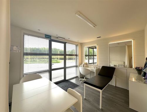                                         Bien commercial à louer à Waardamme, € 450

