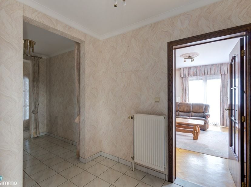 MEERSGEZINSWONING (2 APP.) MET 2 GARAGES, KELDER, ZOLDER EN RUIME TUIN IN MUNSTERBILZEN<br />
<br />
*** Bekijkt u deze woning via een aanverwante web