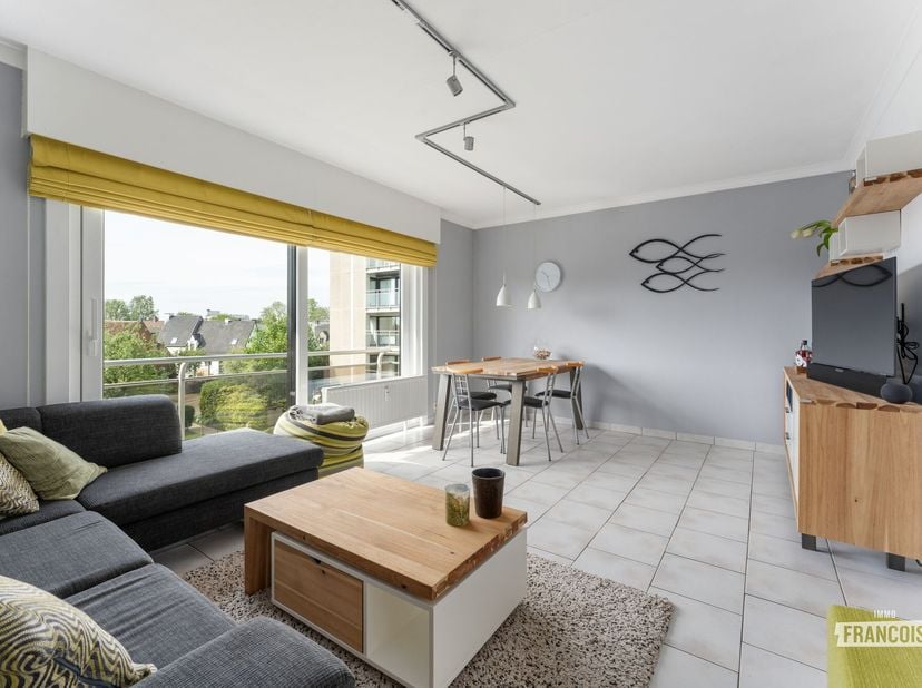 Op een rustige en zonnige locatie, in De Wandelaar 30 te Blankenberge treffen we dit prachtige één slaapkamerappartement. We zijn gelegen op een wande