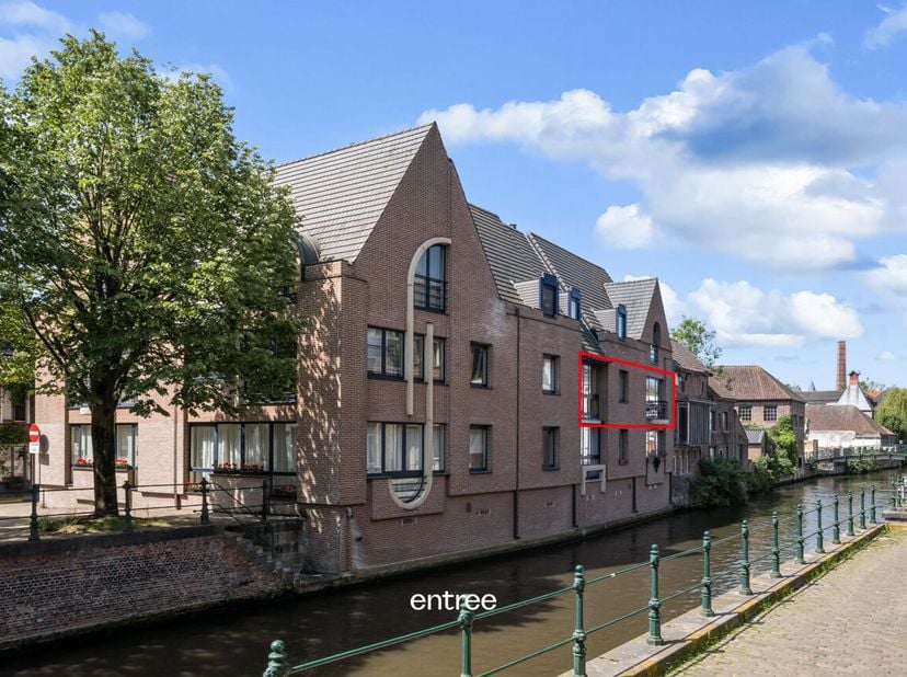 Cet appartement est un choix idéal pour tous ceux qui recherchent un logement avec toutes les commodités nécessaires, au calme et bénéficiant d'une vu