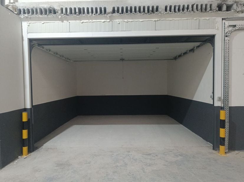 Magazijnunits Westerlo: Opslag/logistiek met 3m vrije hoogte. Vlakbij E313 op een beveiligde KMO-site.<br />
<br />
--------<br />
opsplitsbaar<br />