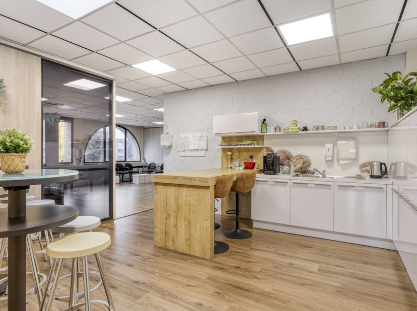 Le bâtiment est situé dans l'Imperiastraat à Zaventem, un emplacement de bureaux stratégique à la périphérie de Bruxelles, facilement accessible pour