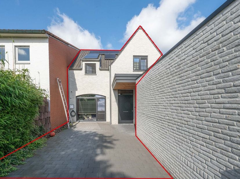 Huis te koop in Stationsstraat 95 bus A,
                    3910 Neerpelt