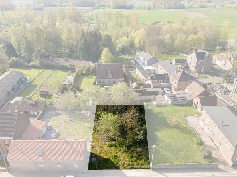 Droom je van rustig wonen in het groen? Deze bouwgrond in het landelijke Waarbeke biedt een unieke kans om jouw eigen woning te realiseren.<br />
<br