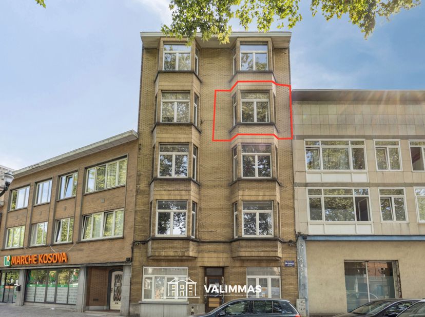 VALIMMAS propose à la vente cet appartement bien situé et bien entretenu, disposant d'un balcon et de 2 caves...   <br />
<br />
Situé au troisième ét
