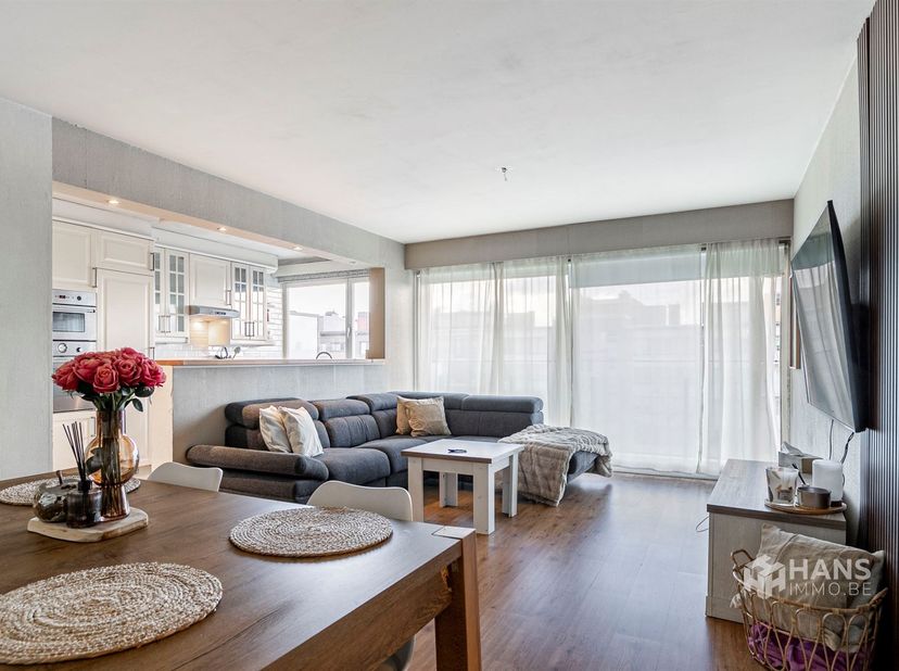 Lambrechtshoekenlaan 211 (6ème étage) - Merksem<br />
<br />
Appartement (80m²) avec 1 chambre et terrasse (9 m²) à Merksem.<br />
<br />
À Lambre