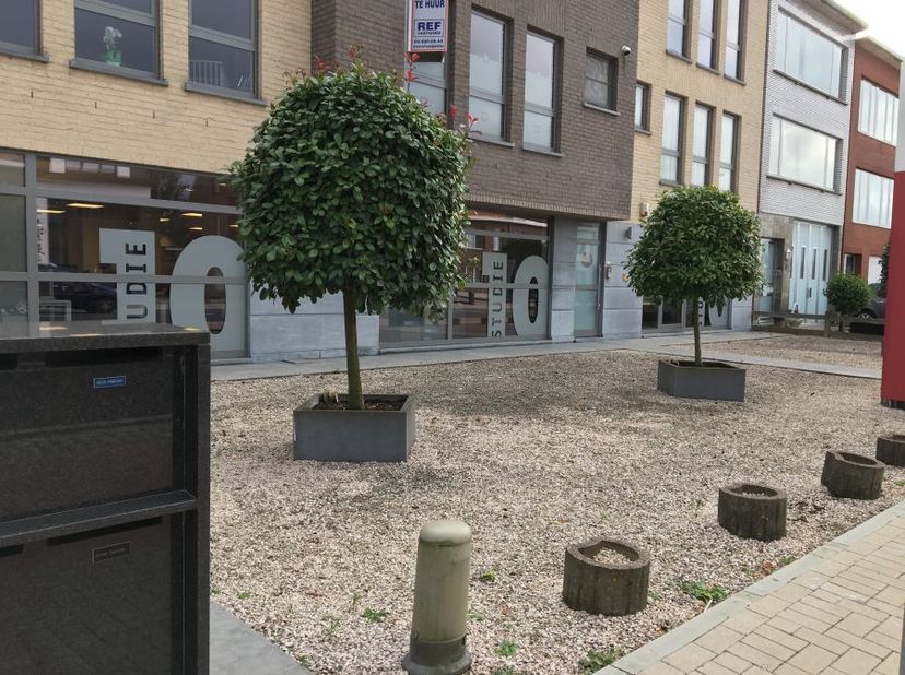Kantoor 288m² te huur Lier. Gelijkvloers, eigen ingang, terras, 8 parkings. Op 1km centrum, nabij ring Lier.<br />
<br />
--------<br />
niet opsplits