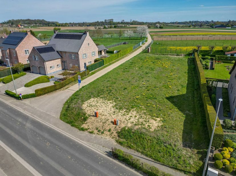 In de landelijke en gegeerde deelgemeente Rijkhoven bieden wij deze twee aantrekkelijke bouwgronden aan, rustig gelegen in de Bammestraat.<br />
De pe