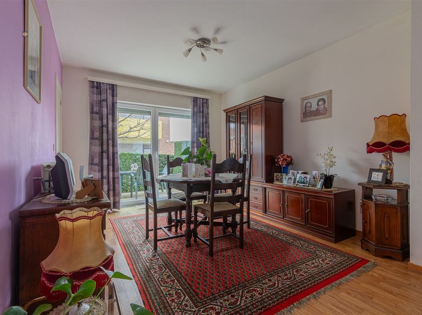 Ontdek dit praktische gelijkvloersappartement in Grimbergen, ideaal voor eigen bewoning of als investering. <br />
Bij het betreden van het apparteme