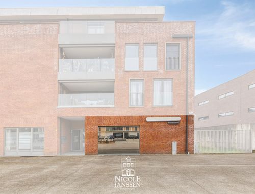                                         Bureaux à vendre à Dilsen-Stokkem, € 495.000
