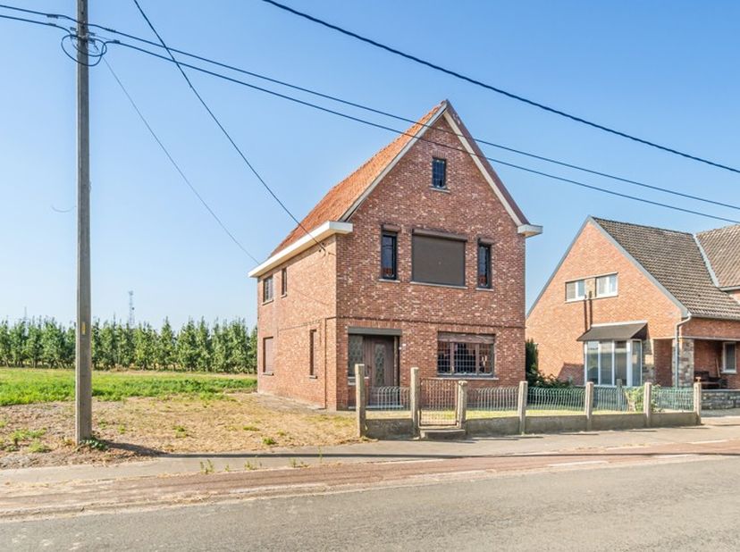 Bent u op zoek naar een woning die u volledig naar uw eigen smaak kunt renoveren? Dan biedt deze open bebouwing aan de Zepperenweg 171 in Sint-Truiden