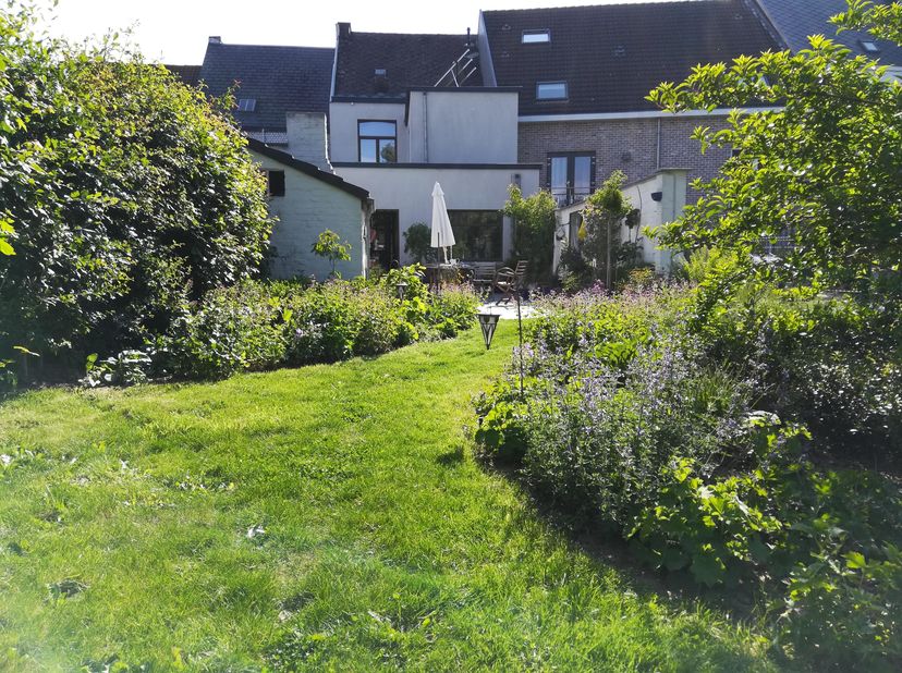 Huis te koop in Ledebaan 147,
                    9300 Aalst