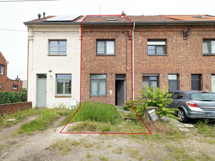 GOED GELEGEN OP TE FRISSEN WOONHUIS<br />
<br />
Een gerenoveerde op te frissen woonhuis gelegen te 3970 Leopoldsburg Olmenweg 23, gekadastreerd secti