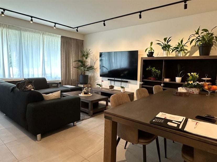 Ruim appartement met 3 slaapkamers, bureau, autostaanplaats en kelderberging<br />
<br />
Ligging: Gelegen aan de Kempenlaan, op een vlot bereikbare