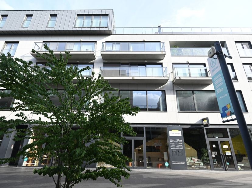 Dit verzorgd appartement op de derde verdieping, gelegen op de Munt, biedt een ideale combinatie van ruimte, licht en een uitstekende ligging.<br />
<