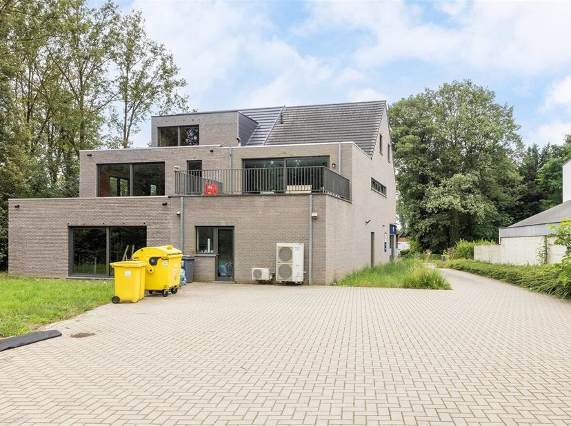Bien professionnel à vendre
                    à 2200 Herentals