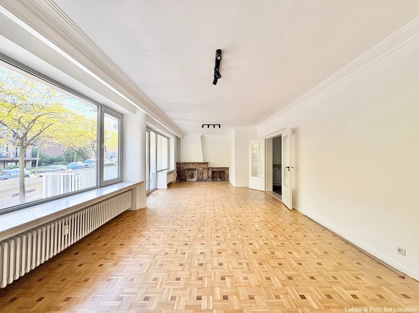 WOLUWE-SAINT-LAMBERT, op de Slegerslaan en nabij het Maloupark, mooi GERENOVEERD APPARTEMENT (2 slpk/1 doucheruimte) van 108 m² met twee terrassen, ee