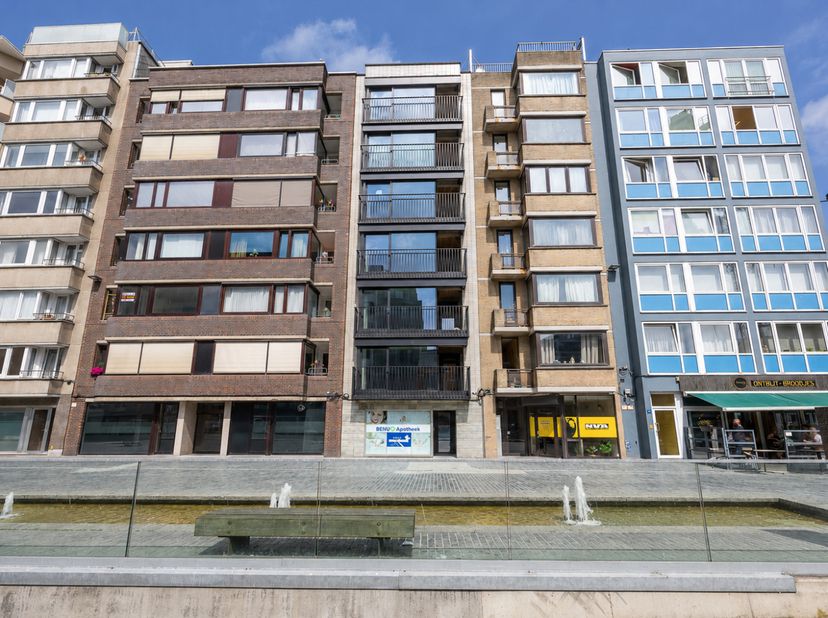 Op een bijzonder gunstige locatie aan de Koninginnelaan 60 in Oostende bevindt zich dit kleinschalig en klassevol gerenoveerde appartementsgebouw. Dan