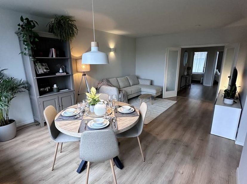 Vous recherchez un appartement lumineux et prêt à emménager à quelques pas du centre de Gand ?<br />
<br />
D'une surface habitable de 81 m², l'appart
