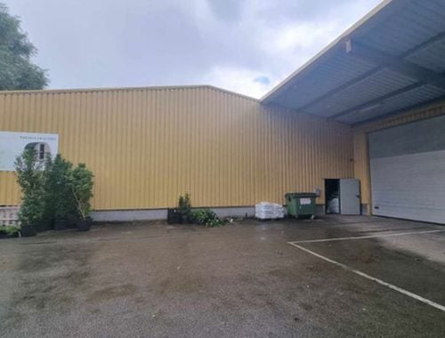                                         Bâtiment d’entreprise à louer à Aartselaar, € 4.500
