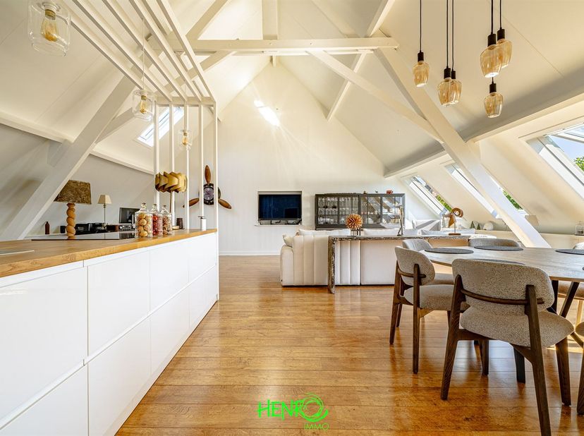Très bel appartement de 130 m² habitables situé dans le village de Saint-Maur, dans un cadre verdoyant,  à 5' de la ville de Tournai.<br />
<br />
L