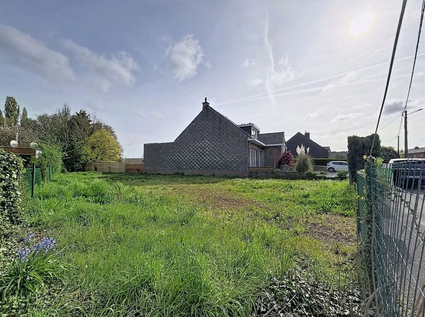 Grond te koop in raymond beaucarne 175,
                    7700 Moeskroen
