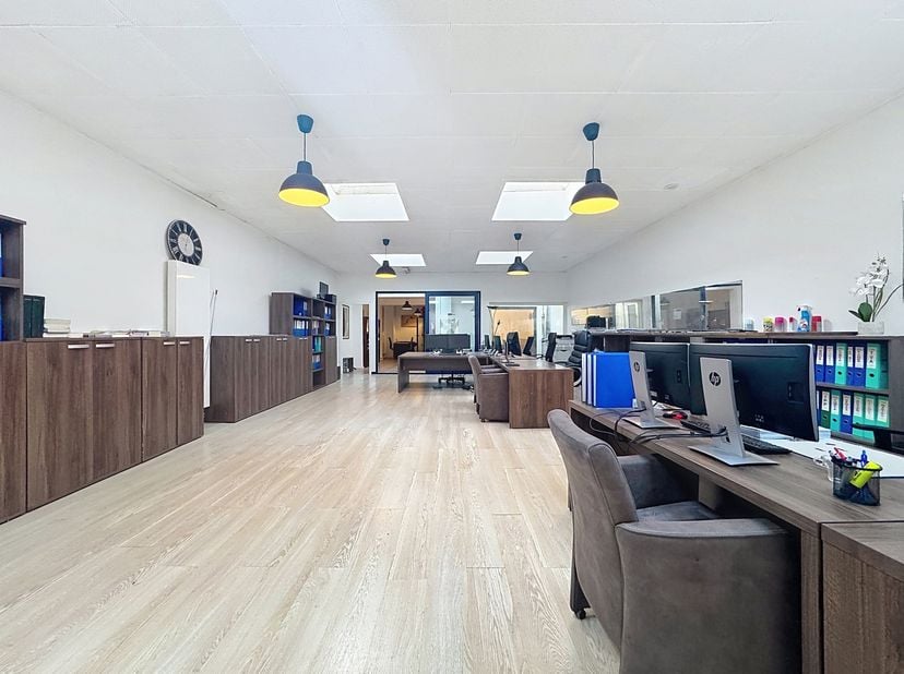 Bedrijfsvastgoed te koop in Rue Berckmans 31,
                    1060 Sint-Gillis