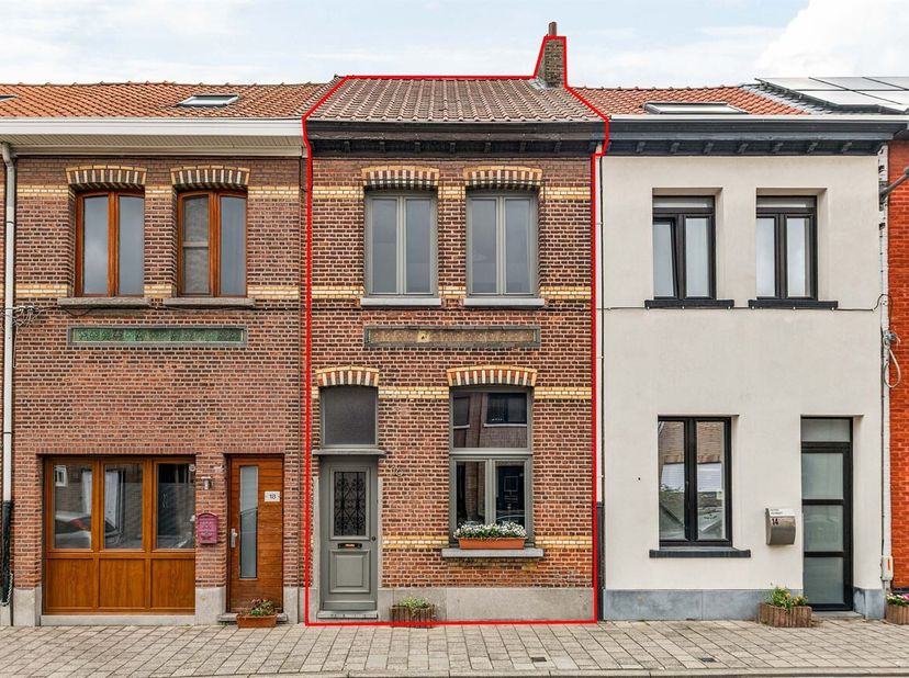 Openhuizendag op zaterdag 13 juni van 11u00 - 12u00<br />
Ligging:<br />
Deze woning is gelegen in een rustige straat op wandelafstand van de Hobokens