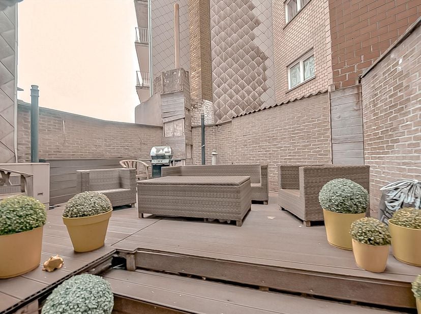 Centraal gelegen in het centrum van Oostende op een boogscheut van de zeedijk en het commercieel centrum en op 5 minuten van de jachthaven, het casino