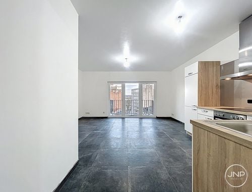                                         Studio à louer à Liège, € 625
