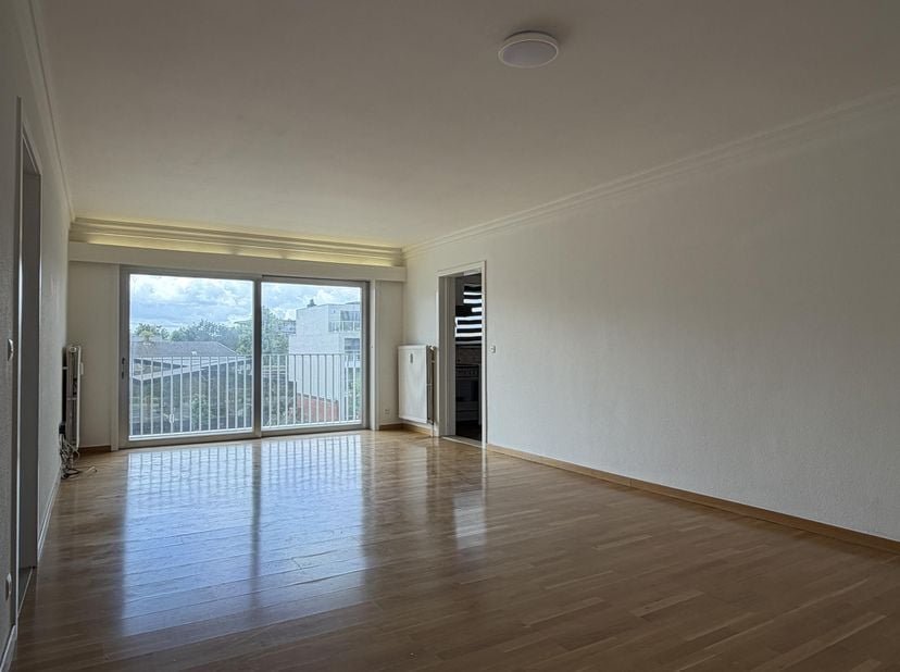 Dit ruime appartement van&amp;nbsp;120 m²&amp;nbsp;bevindt zich op de&amp;nbsp;tweede verdieping&amp;nbsp;van een verzorgd gebouw op een toplocatie aan het Marktplein