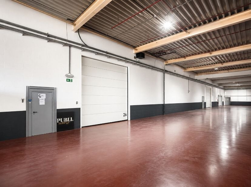 Verhuurd magazijn met onmiddellijk rendement te koop, op slechts 10 minuten van de E17 (Antwerpen – Gent).<br />
<br />
Op zoek naar een interessante