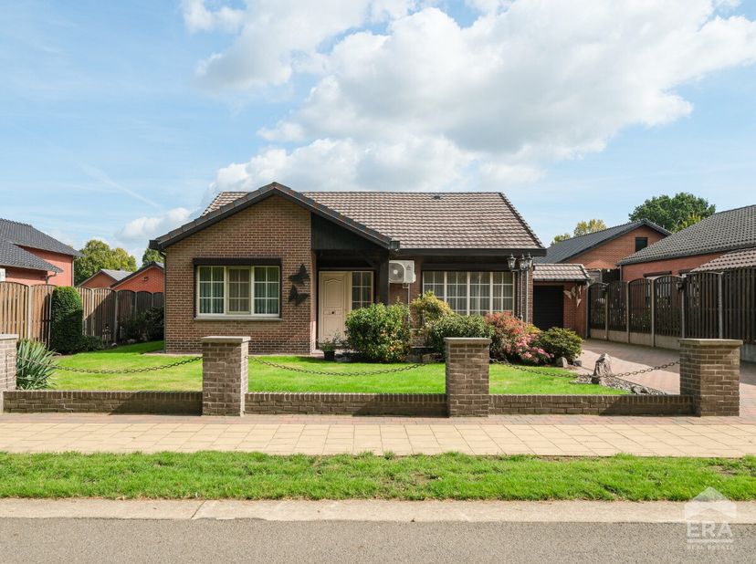 Huis te koop in Jeneverbeslaan 25,
                    3900 Overpelt
