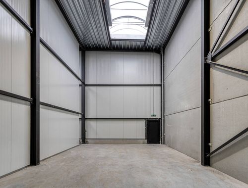                                         Entrepôt avec bureau à louer à Wevelgem, € 800
