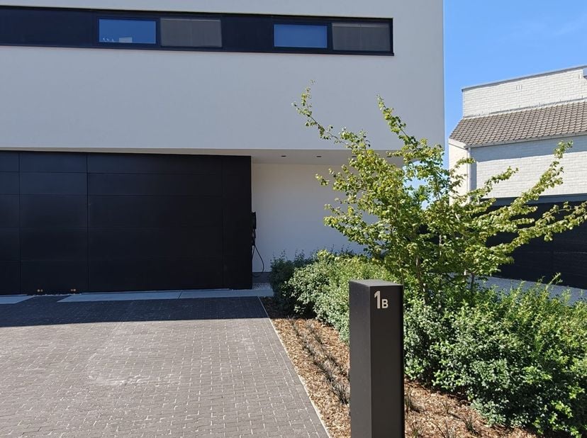 Architectenwoning uit 2013 in Zichen-Zussen-Bolder, op een kwartier van Maastricht en tien minuten van Tongeren.<br />
<br />
Alle info op https://pp1