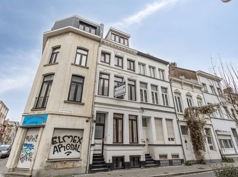 Immeuble de rapport en situation centrale avec 3 unités résidentielles locatives<br />
Situé dans la Lange Beeldekensstraat 55 à Anvers, vous trouver