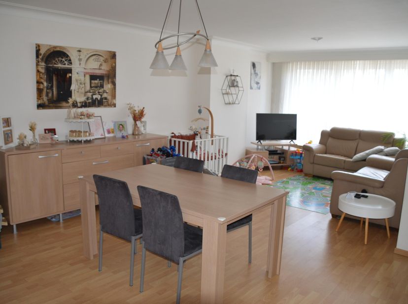 Goed gelegen, aangenaam en  energie zuinig appartement met 2 slaapkamers en 2 kelderbergingen<br />
<br />
Op de tweede verdieping van een goed verzor