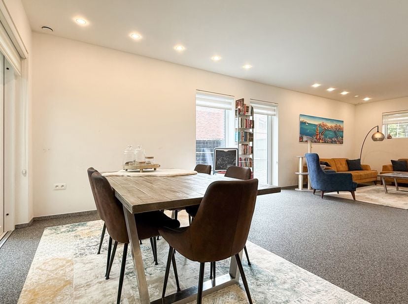 Instapklare en energiezuinige gezinswoning op toplocatie in Genk<br />
<br />
Welkom in deze prachtige recente woning, gelegen aan de Peperblook 21 in
